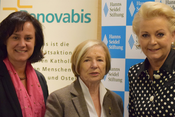 von links: MdL Dr.Ute Eiling-Htig, Prof. Ursula Mnnle,Oberbrgermeisterin Gabriele Bauer