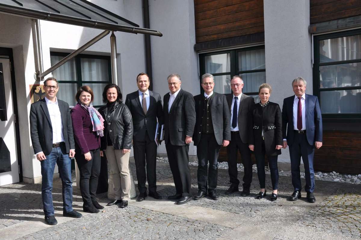 MdB Kathrin Staffler, MdL Dr. Ute Eiling-Htig, LR Thomas Eichinger, MdL Harald Khn, MdL Florian Streibl, BGM Martin Wohlketzetter, Geschftsfhrerin Andrea Olschewski-Schmidt, Agenturchef Michael Schankweiler