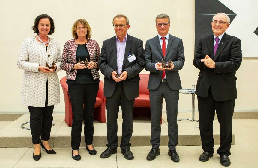 v.li. MdL Dr. Ute Eiling-Htig, MdL Kathi Petersen, MdL Thomas Gehring, Staatsminister Bernd Sibler und Dr. Florian Schuller