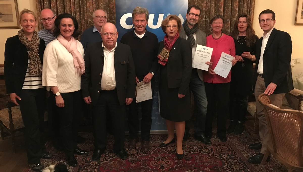 von links: Julia Finkeissen, Stefan Htig, Dr. Ute Eiling-Htig, Gnter Gerhard, Gerhard Dressler, Dr. Heiko Tnshoff, Eva Demmerle, Prof. Dr. Claudius Schikora, Nandl Schulthei, Gabriele Ludwig und Stefan Frey