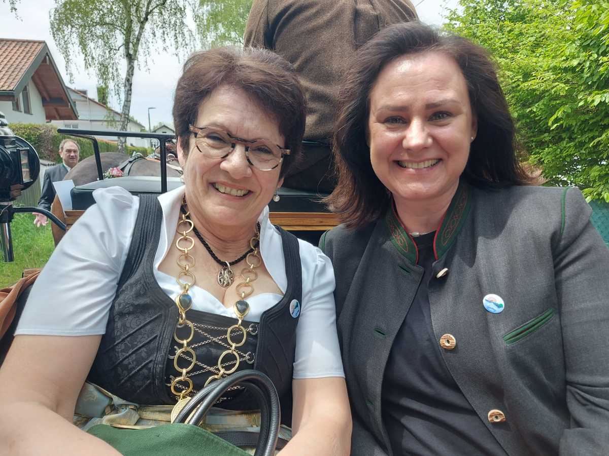 Frau Dr. Ute Eiling-Hütig mit Gautings Bürgermeisterin Frau Dr. Brigitte Kössinger