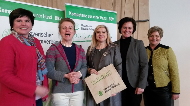 v.l.: stellv. Kreisbuerin Annemarie Wunderl, Kreisbuerin Anita Painhofer, Staatsministerin Melanie Huml, MdL Dr. Ute Eiling-Htig, Landesbuerin Anneliese Gller